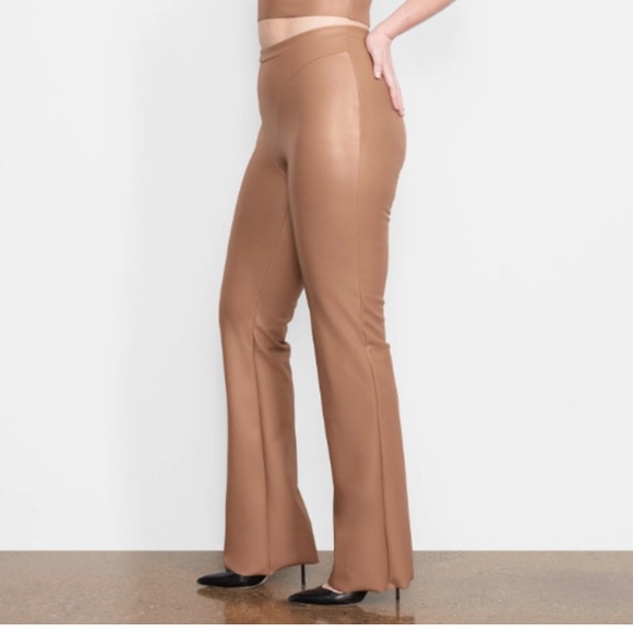 SKIMS βSiennaβ Straight Leg Pants - Picture 2 of 9